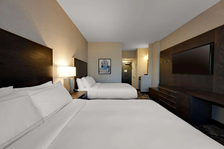 2 Bedrooms Quadruple Suite