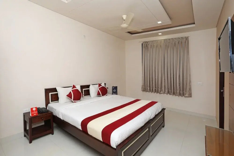 OYO 10249 Hotel Gurukripa