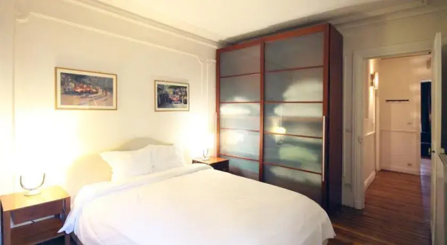 Descartes Apartment