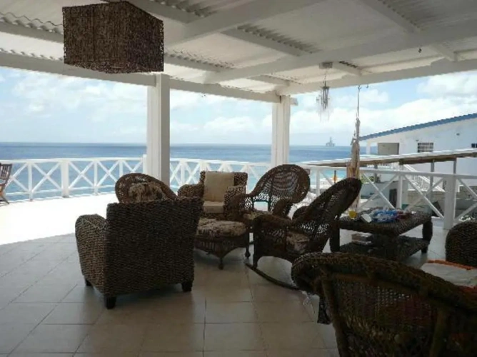 3 Bedrooms Apartment