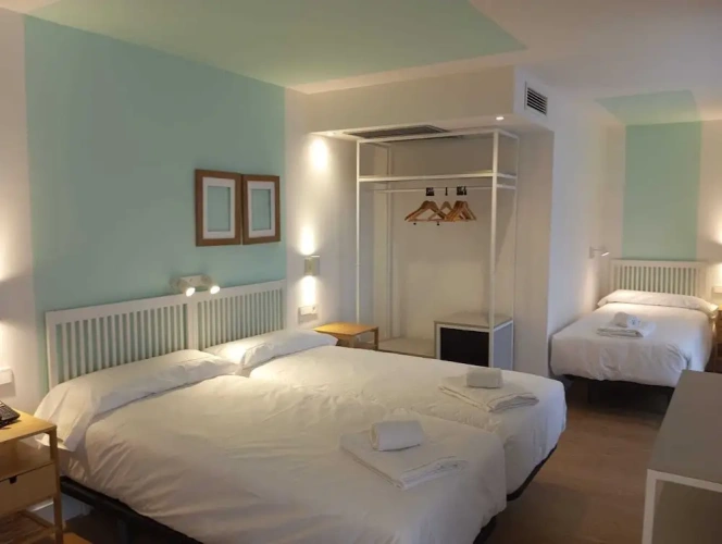 Standard Triple room