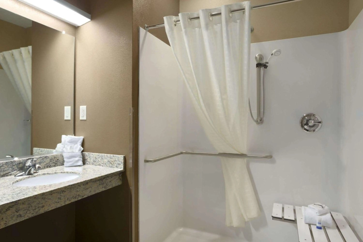 Microtel Inn & Suites By Wyndham Fairmont photo 10