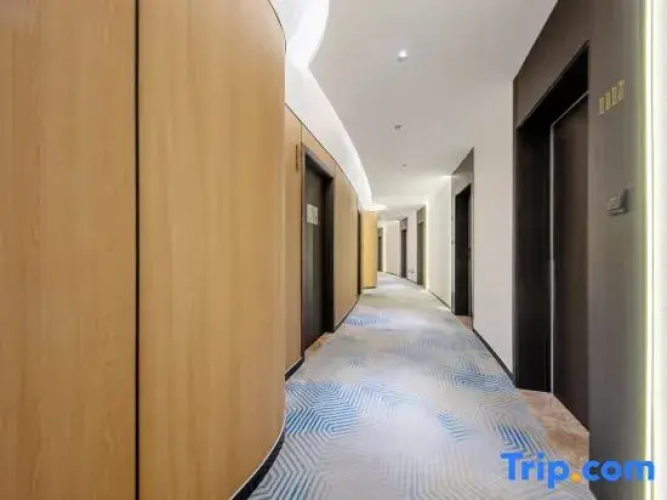 Rezen King Town Hotel
