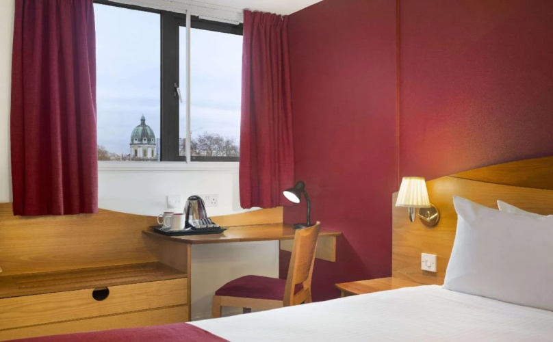 Waterloo Hub Hotel & Suites