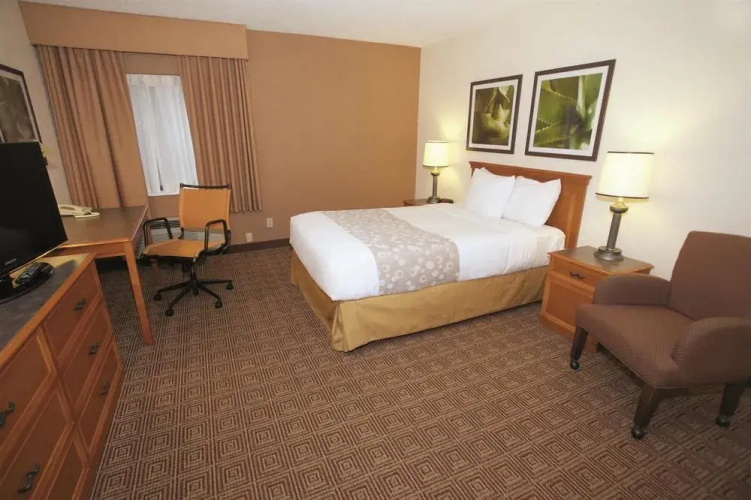 La Quinta Inn Milwaukee Glendale Hampton Avenue