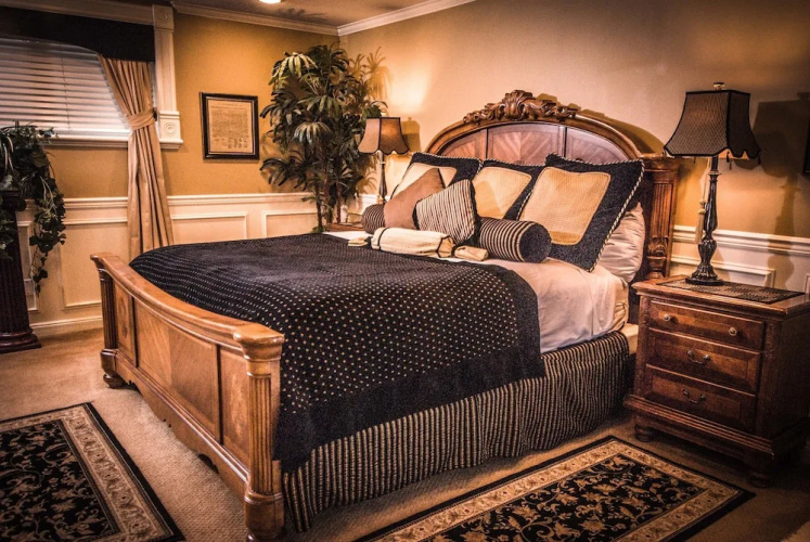 The Anniversary Inn Logan