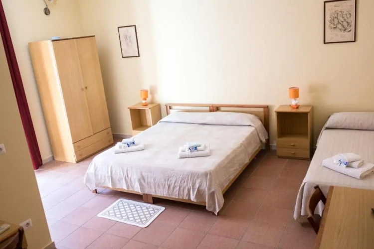 Standard Triple room