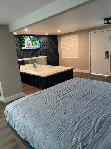 Super 8 by Wyndham Oceanside Downtown