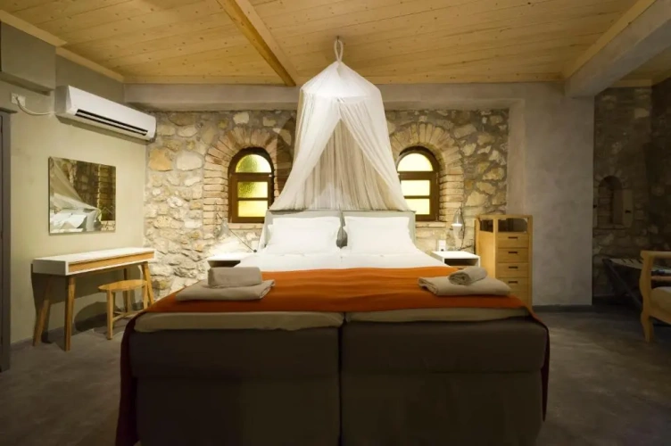 Deluxe Studio