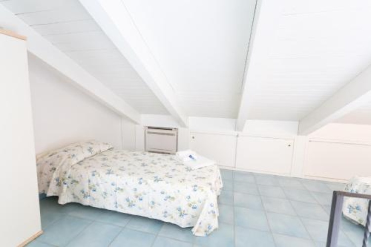 LUIMAR Holiday House