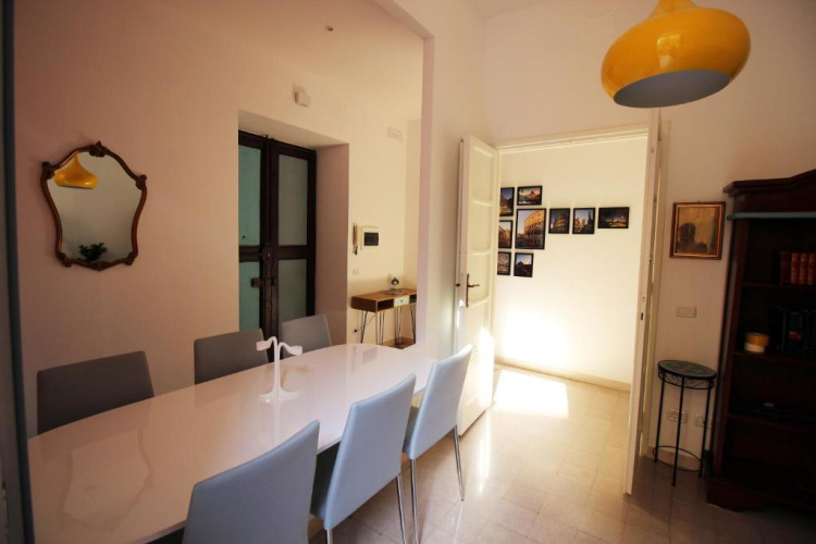 Charming Apartment Near Piramide