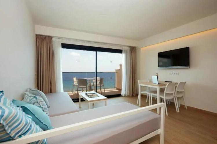 1 Bedroom Apartment with sea view
