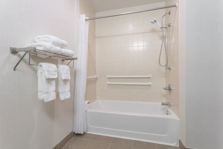 1 Bedroom Sextuple Suite
