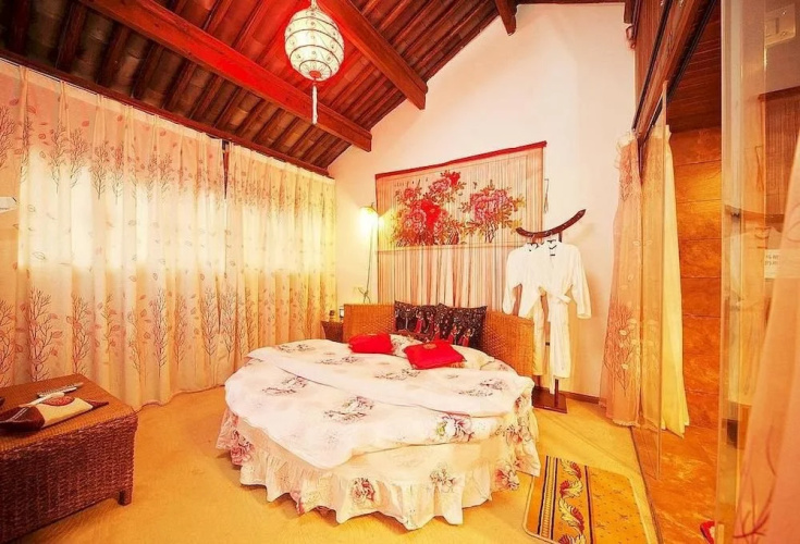 Lijiang Caicaijia Inn