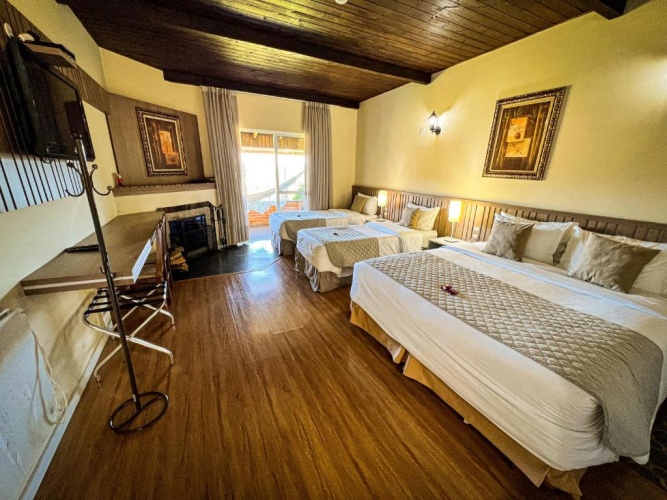 Standard Triple room