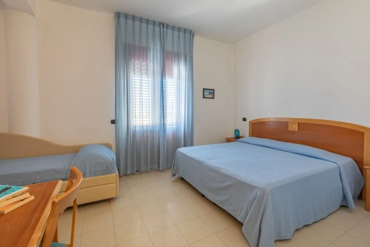 Standard Triple room with balcony