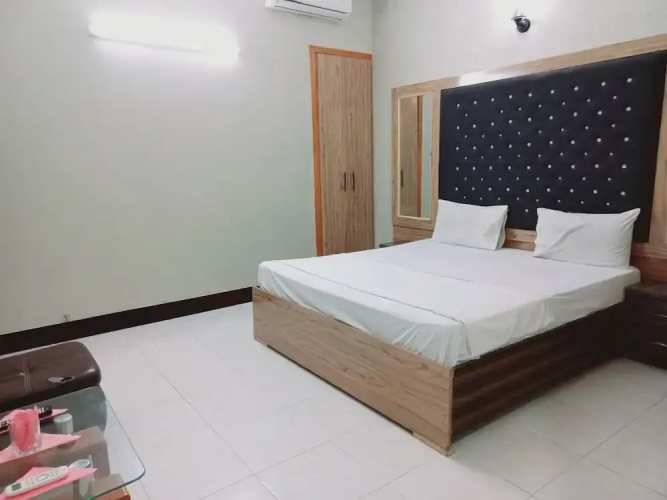 Royal Hotel - Karachi