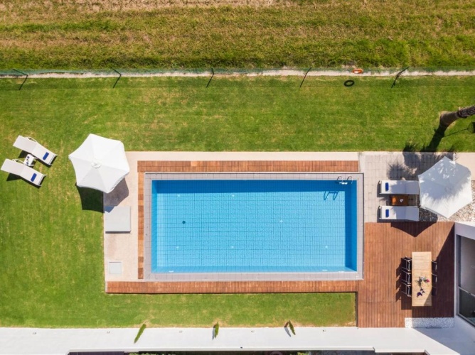 2 Bedrooms Villa