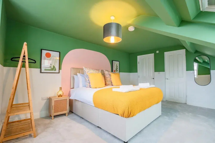 Host Stay Foley Abode