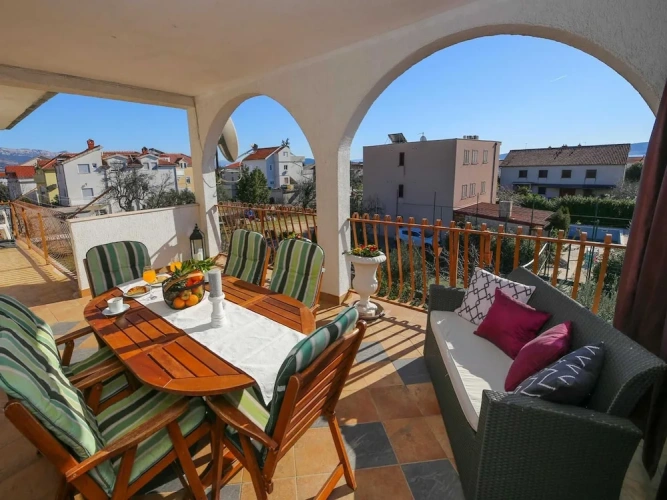 3 Bedrooms Apartment