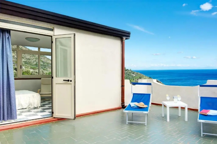 Casa Maradona by Gocce