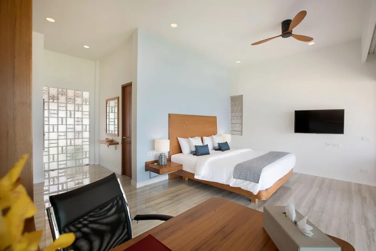 4 Bedrooms Luxury Villa beachfront