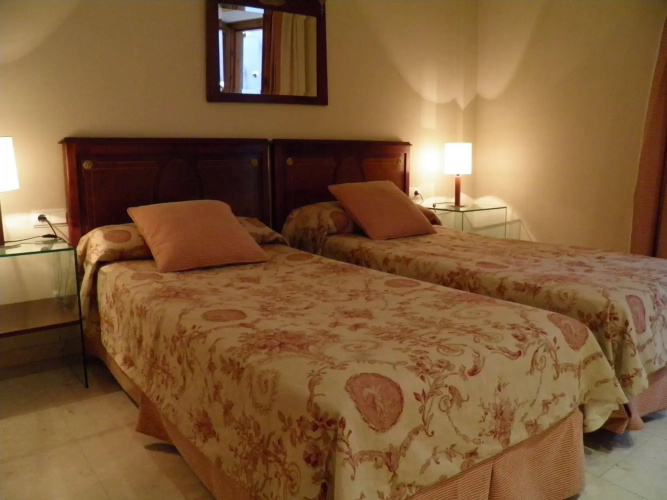Apartaments Sant Jordi Comtal 33