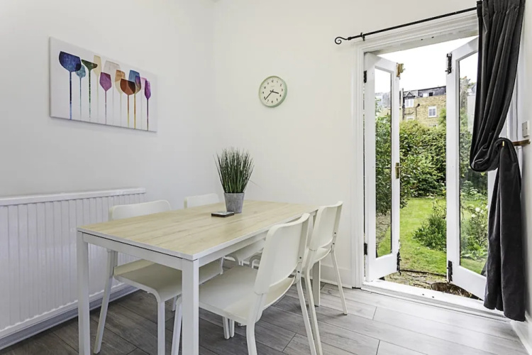 Clapham Charm: 2-bedroom Beauty