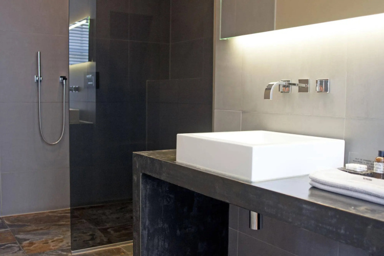 COMMUNE suites