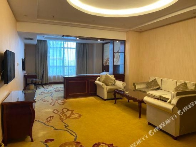 Deluxe Single Suite