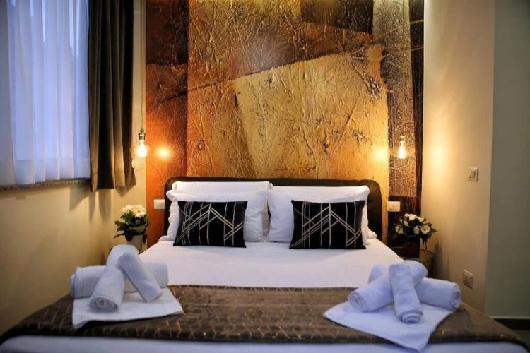 Deluxe Triple room with city view
