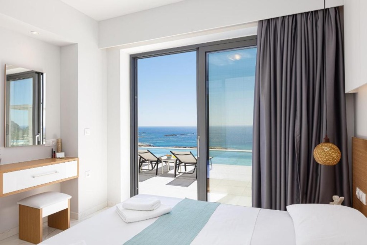 2 Bedrooms Villa