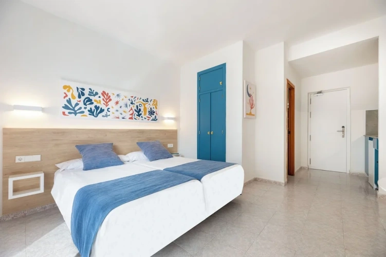 Studio with balcony and with sea view