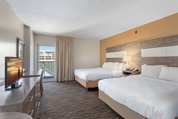 Comfort Quadruple room with balcony and with partial ocean view