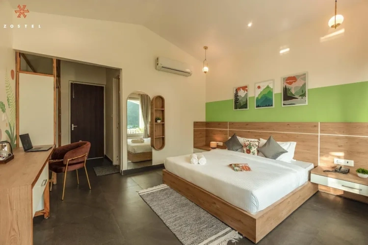 Deluxe Double room with balcony and with mountain view