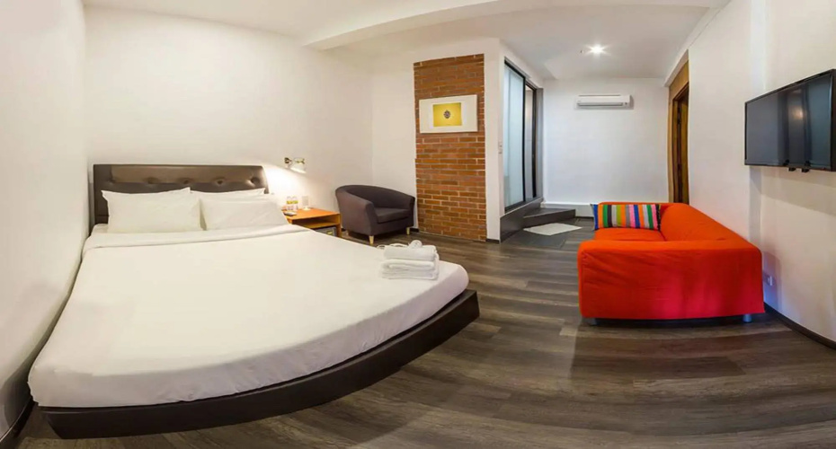 Roomies Suites