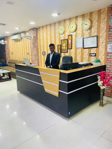 Hotel Paras R Inn