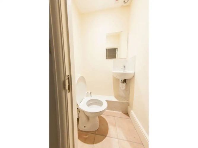 Spacious & Quiet 4BR Flat for 8 in Hampstead
