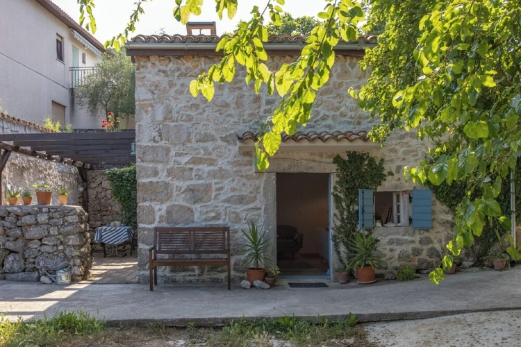 Standard Cottage