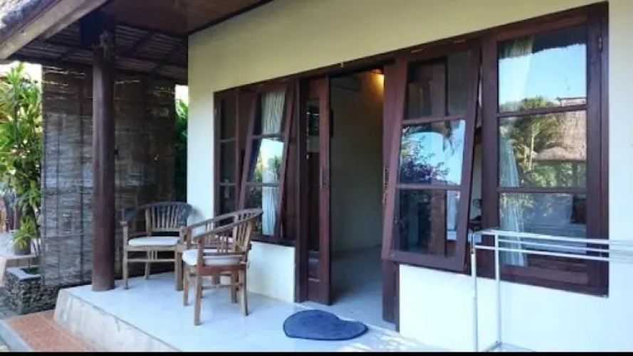 Romeo Beachfront Bungalow