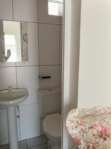 Quarto Suíte independente da casa com garagem