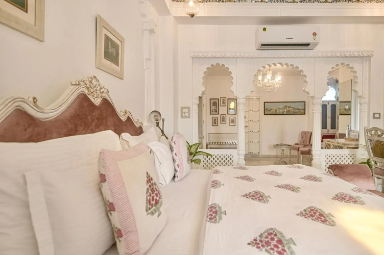 Jagat Niwas Palace