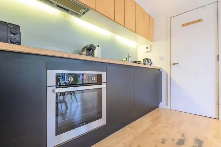 Leeds - Sleeps 4 - Free Parking - Pet Friendly