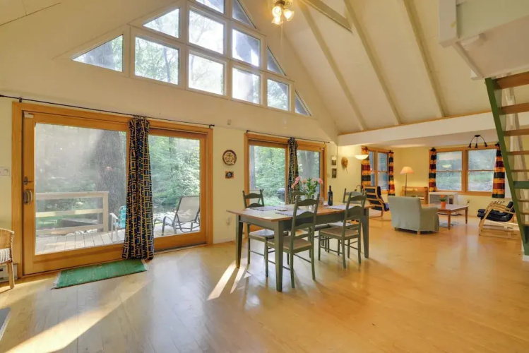 Secluded Stroudsburg Home - 5 Mi to Ski Resort