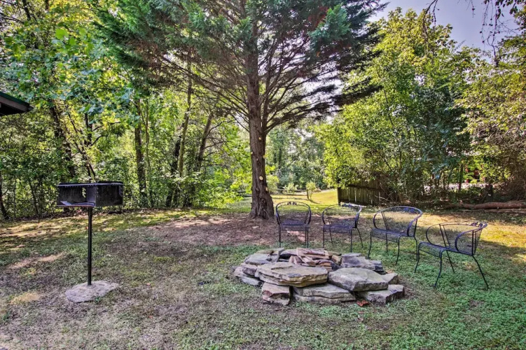 Charming Pigeon Forge Cabin w/ Private Hot Tub!