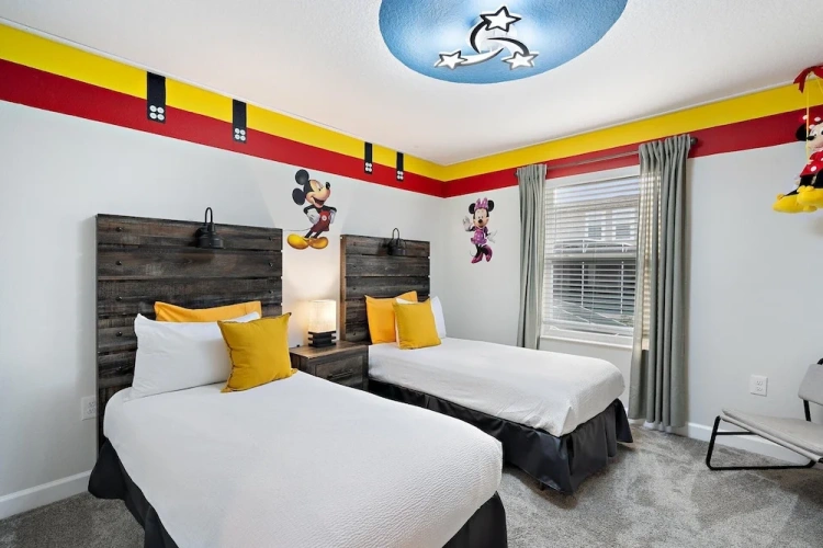 4 Bedrooms Villa