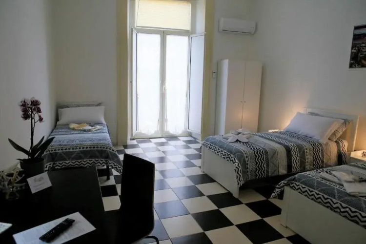 Mb Napoles Rooms