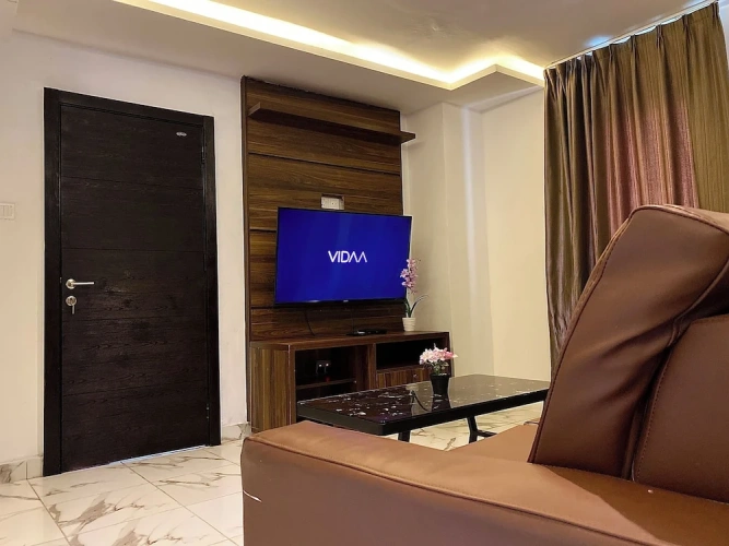 1 Bedroom Luxury Apartment with balcony and with city view
