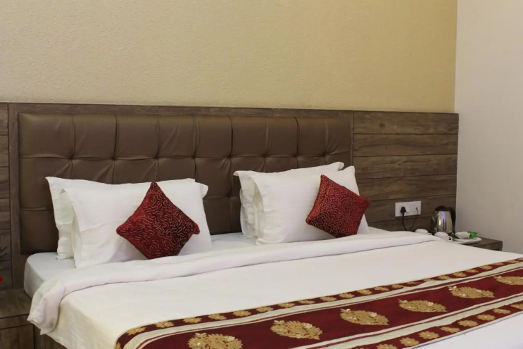 Regal Hotel & Restaurant