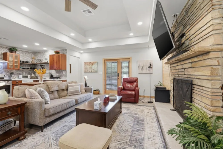 Modern Farmhouse 3br Tulsa Oasis 3 Bedroom Home - Tulsa, OK
